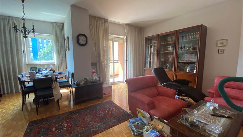 Pentalocale piano alto con garage